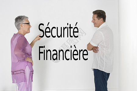 讨论针对白墙的财政担保的一对夫妇 法文文本为“SáschospecíFinancire”图片