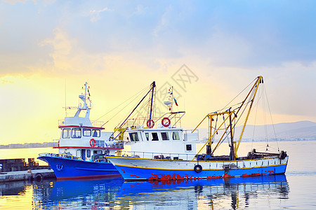 渔船村庄海岸渔夫钓鱼海岸线峡湾天空海洋港口渔业图片