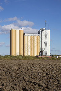 工业筒仓草地环境保护蓝色田园农业小麦收获燃料环境生长图片