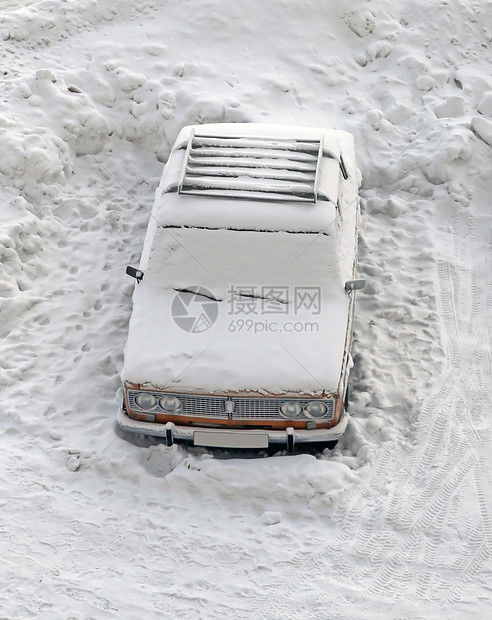 冷冻车下雪城市大雪季节运输寒冷暴风雪汽车白色车辆图片