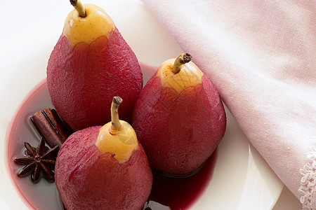 梨甜点营养盘子水果白色果汁食物红色肉桂厨房餐厅图片