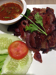 烤猪肉 泰国菜香肠食物猪肉蔬菜香料食品炙烤美食图片
