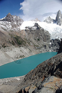 巴塔哥尼亚湖石头岩石地质学池塘顶峰登山荒野风景波峰冰川图片