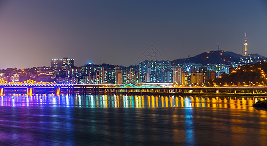 首尔市晚上的天际市中心公吨城市景观建筑学住宅建筑地标反射场景图片