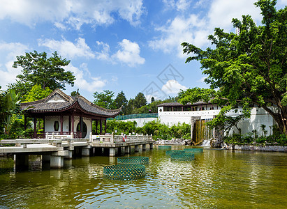 带有池塘的传统中华馆图片