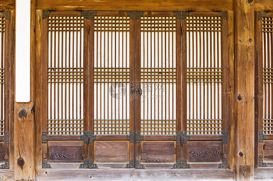 传统木制门戒指圆圈门把手入口棕色金属古董宗教建筑学木头图片