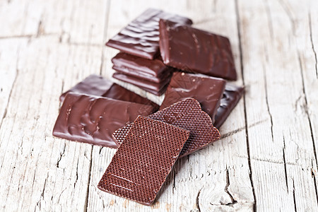 巧克力糖榛子棕色饮食营养糖果乡村小吃黑色甜点木头图片