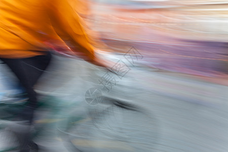 运动中的骑自行车者模糊图片