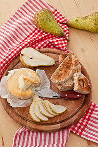 咖啡饼和烤面包小吃餐巾砧板乡村食物面包毛巾条纹水果午餐图片