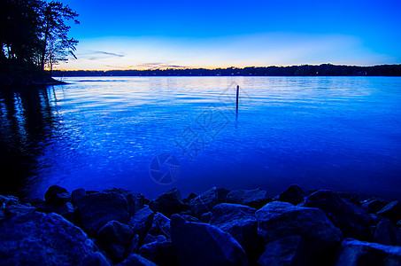 湖 wylie 日落公园树木天空蓝色太阳钓鱼反思自然保护区图片