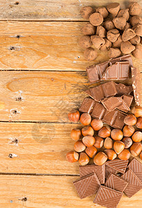 巧克力和坚果榛子饼干杏仁桌子水平糖果乡村季节性图片