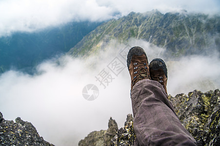 在山上的云上漫行图片