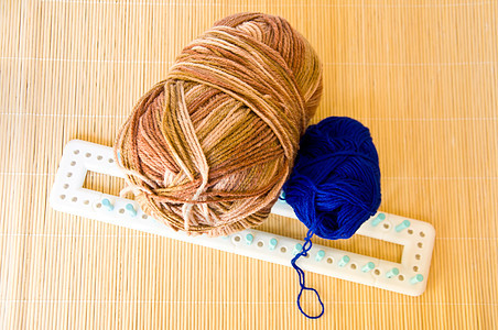 棕色丝绸手工爱好概念针织羊毛创造力工艺图片