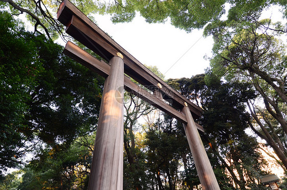 东京圣堂入口处的托里门访问公园佛教徒入口原宿寺庙观光建筑学牌坊森林图片