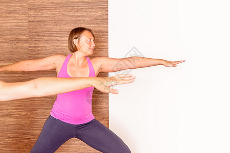 瑜伽妇女训练身体肩膀禅意呼吸女性福利蜡烛运动情绪图片