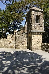 他们在乐园中历史性游客建筑植物旅行旅游历史文化公园城堡图片