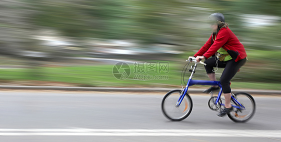 运动中的自行车模糊道路男人车轮城市生态汽车踏板紧迫感速度交通图片