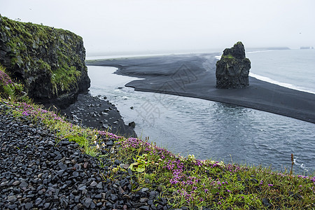 冰岛南海岸的黑火山沙子乌云情调海景风景观光目的地泡沫旅行火山海浪图片