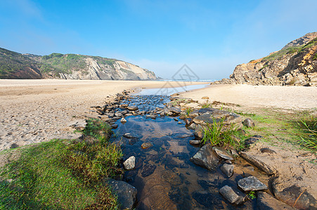 布鲁克薄雾蓝色阴霾海岸线地平线海滩季节海景岩石气候图片