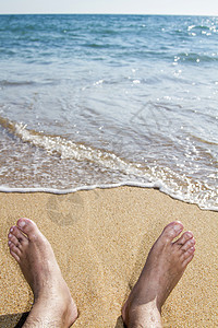 岸边的波浪旅行海岸线海滩泡沫支撑假期边缘男人男性图片