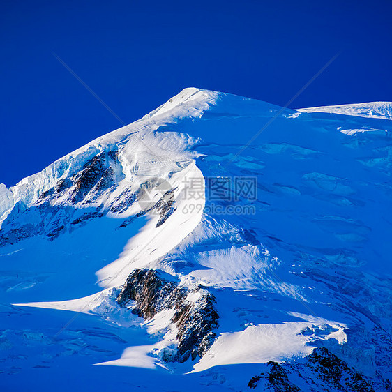 勃朗峰天空地形冰川国家蓝色远足岩石场景滑雪爬坡图片