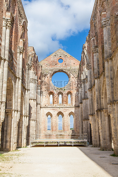 圣加尔加诺修道院历史性宗教建筑大教堂石头历史蓝色建筑物旅行废墟图片
