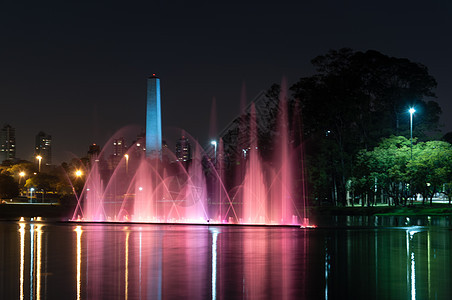 Ibirapuera公园 巴西Sao Paulo效果喷泉灯光树木生态旅行反光环境建筑方尖碑图片