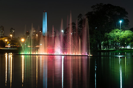 Ibirapuera公园 巴西Sao Paulo城市生态建筑学方尖碑喷泉环境彩灯射流圣诞地标图片