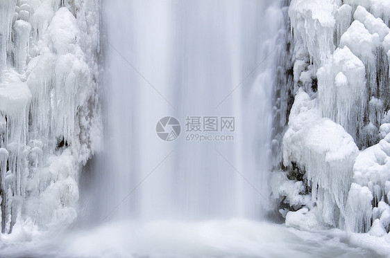 冬季闭会时冻结了穆尔诺马瀑布图片