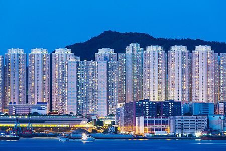 晚上在香港公司天空港口天际办公室摩天大楼金融城市风景地标图片