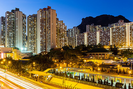 夜里九龙和狮子摇滚住房城市住宅民众景观人口寺庙天际场景风景图片