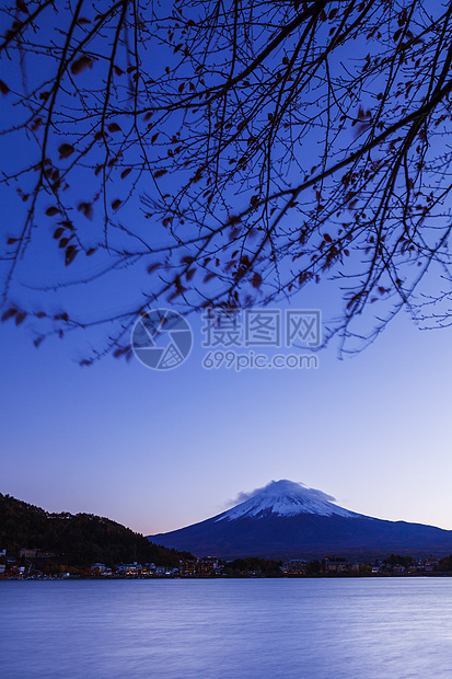 富士山晚上积雪日落植物冰镇公吨阳光顶峰火山图片