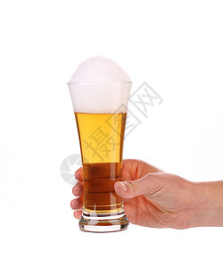 手头有一杯啤酒饮料流动庆典高脚杯酒吧食物泡沫液体酒精派对图片