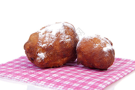 两个荷兰甜甜圈 又名Oliebol 传统的新年食物葡萄干国家餐巾育肥棕色粉状图片