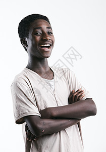 非洲男孩微笑青少年喜悦快乐幸福种族影棚男生学生文化图片