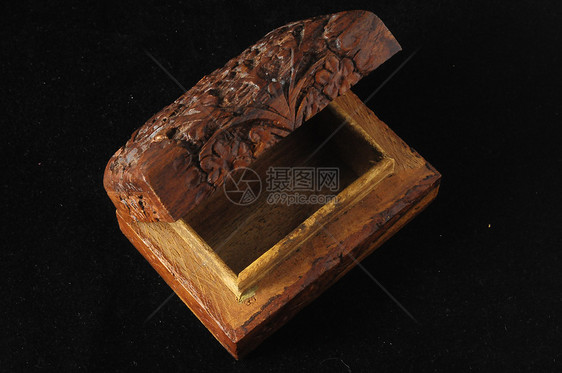 手工制造的古老原始木林盒首饰胸部宝藏树干财富质感家具手工盒木材案件图片