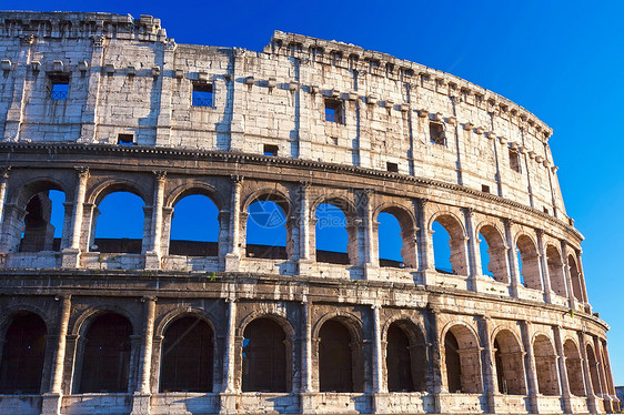 罗马的巨集柱子废墟斗兽场蓝色纪念碑帝国历史性建筑学论坛天空图片