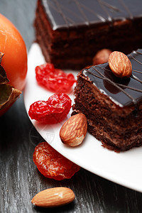 糖果和水果蛋糕坚果甜点柿子盘子食物巧克力糕点多样性杏仁图片