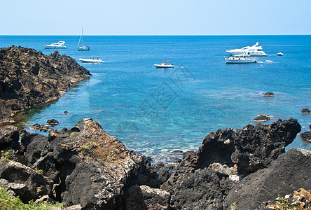 西西里乌斯提卡岛风景支撑游艇蓝色热带岩石海景海浪天空海岸图片