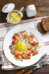 炒鸡蛋油炸食物桌子餐厅早餐刀具小吃服务乡村木头图片