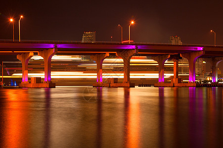 夜间麦克阿瑟高速公路桥目的地运输海洋水平摄影旅游长堤背景图片