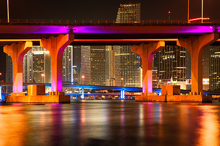 夜间麦克阿瑟高速公路桥外观运输旅游水平海洋长堤建筑目的地摄影图片