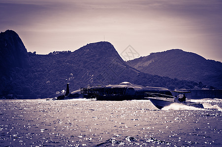 里约热内卢海岸线Name调子风帆山脉航行蓝色剪影海洋运输沿海船只背景图片