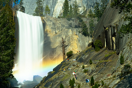 瀑布岩石树木自然现象目的地旅游风景摄影运动季节场景图片
