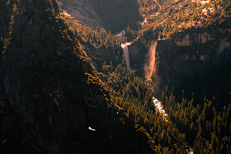 森林中的瀑布假期目的地森林植被摄影风景地标极限旅游冰川图片