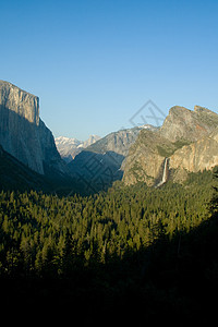 约塞米特河谷山谷山脉穹顶瀑布旅游目的地面纱花岗岩场景新娘图片