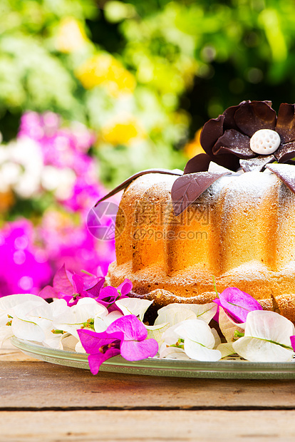 盘子上的瓜凝糖蛋糕糖果食物早餐海绵蛋糕小吃大理石木头玫瑰杯子图片