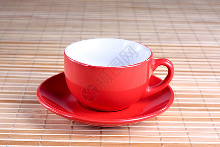 盘子上清空的红色杯子茶碗纹理棕色飞碟图片