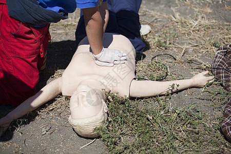 CPR培训男性示范医生心脏病职业死亡程序手术传导帮助图片