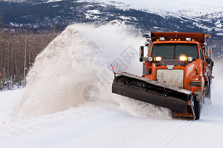 冬季风暴暴风雪中 雪犁清扫道路街道降雪运输季节机械白化沉淀司机农村驾驶图片